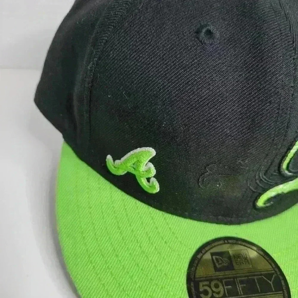Vtg Atlanta Braves Fitted Hat 7-1/4 New Era 59FIFTY  Black Neon Green Letters - Picture 3 of 8